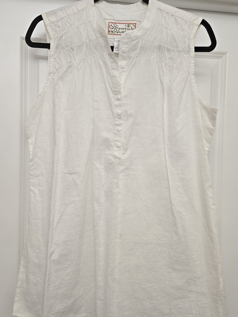 Aventura White Sleeveless Button-Front Cotton Blouse